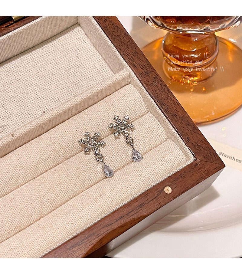 S925 silver needle light luxury niche snowflake zircon earrings