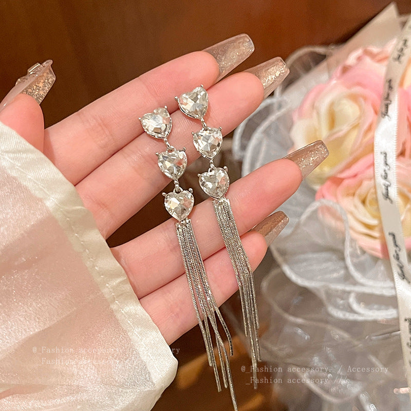 Women's long tassel earrings with high-end and sparkling diamond heart-shaped earrings