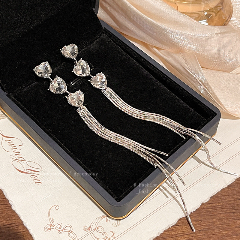 Women's long tassel earrings with high-end and sparkling diamond heart-shaped earrings