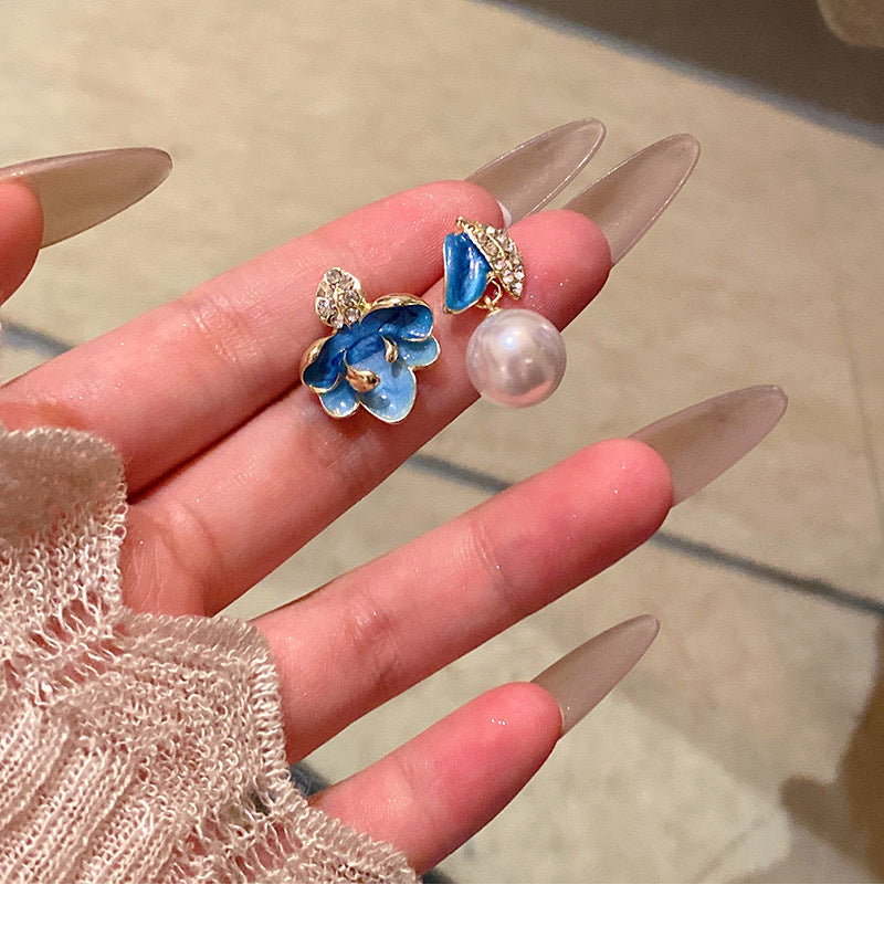 Asymmetrical drop-shaped flower earrings in enamel, set with diamonds and pearls