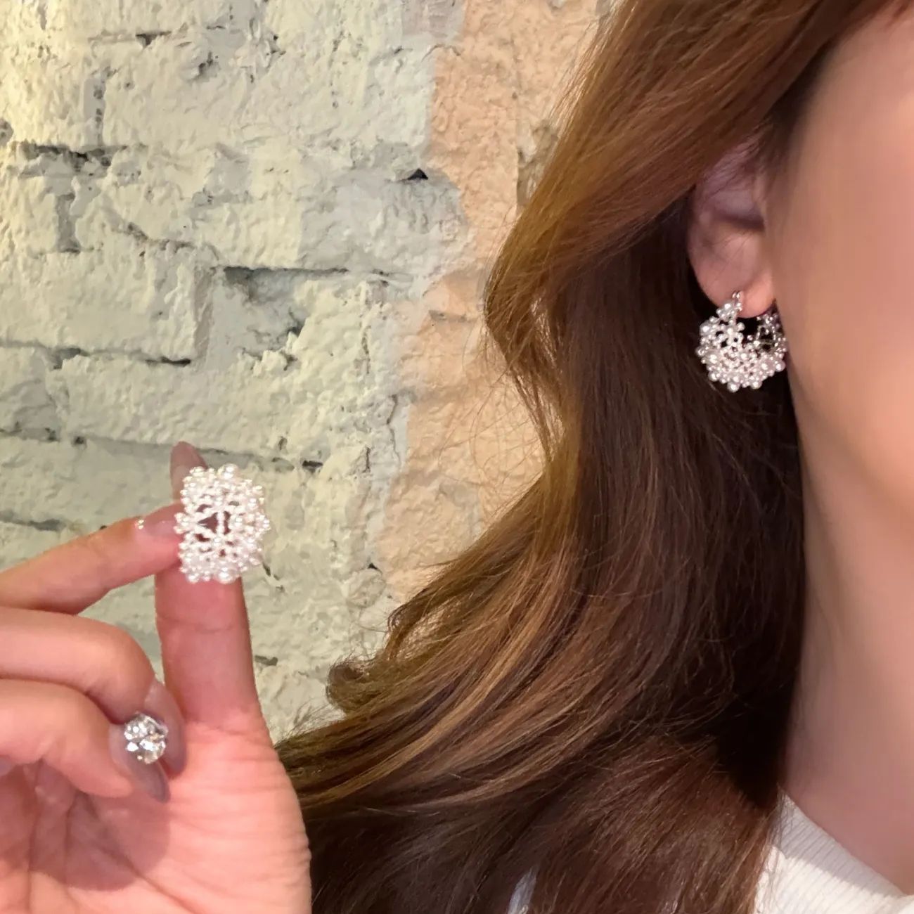 Sweet and elegant hollow lace flower earrings