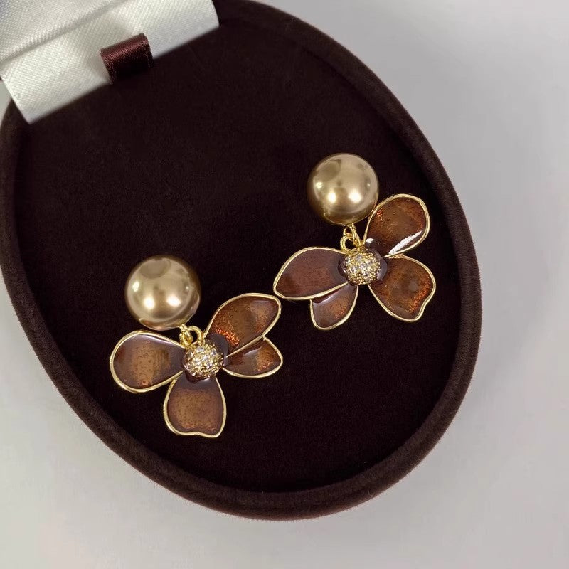 Cool and elegant earrings for women