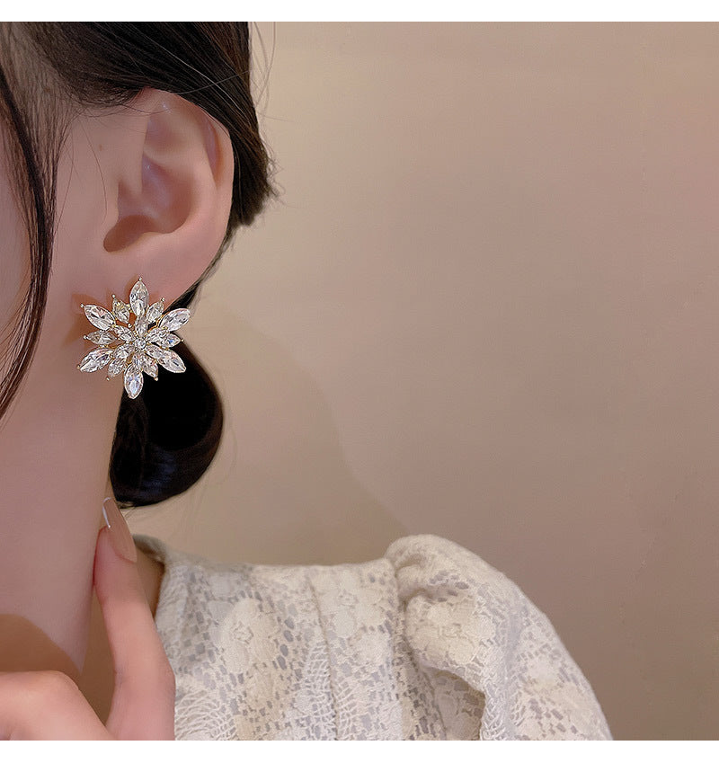 925 silver needle Korean new super flash exquisite full diamond snowflake earrings