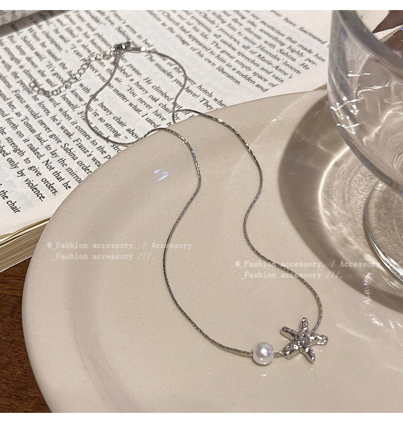 Minimalist and cool starfish pearl necklace