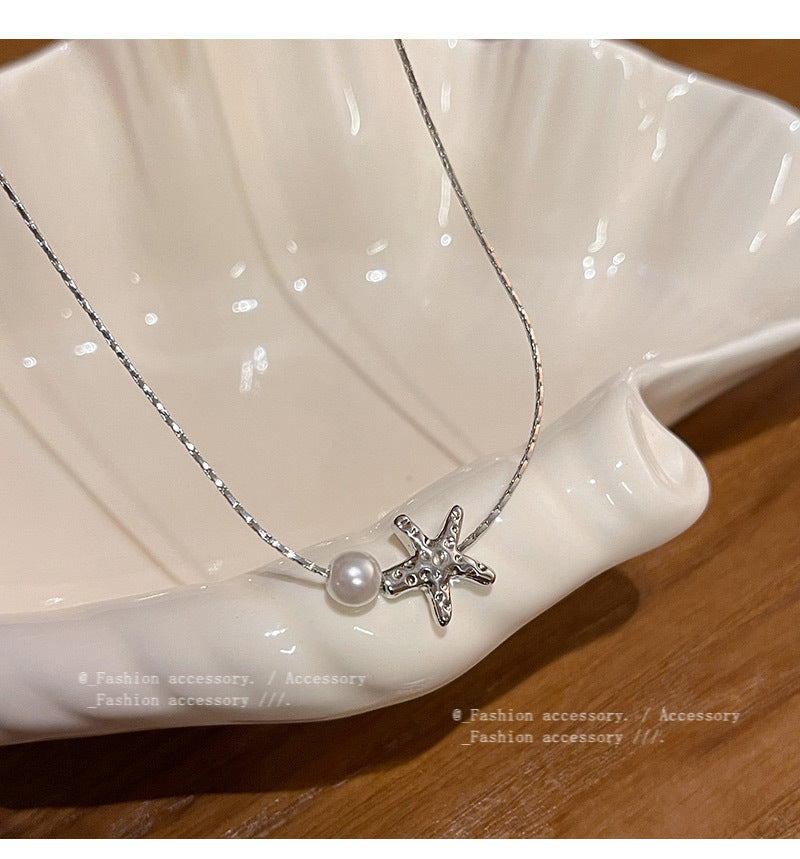 Minimalist and cool starfish pearl necklace