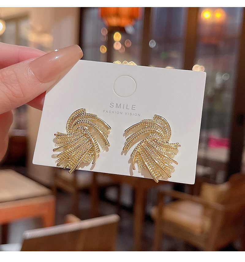 Cool and elegant earrings for women