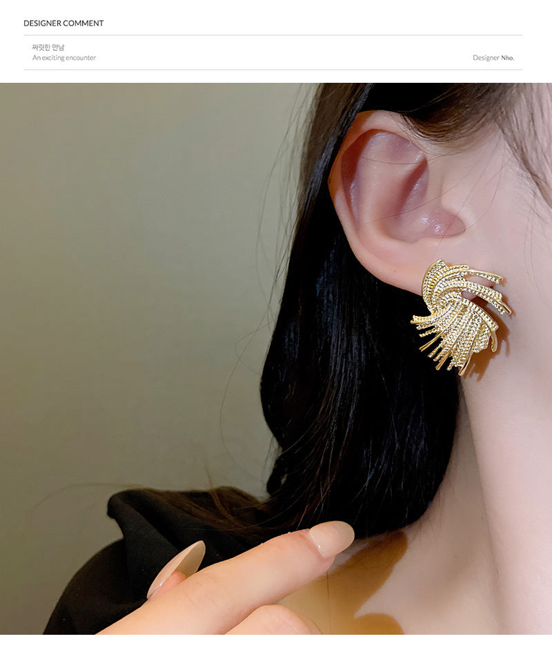 Cool and elegant earrings for women