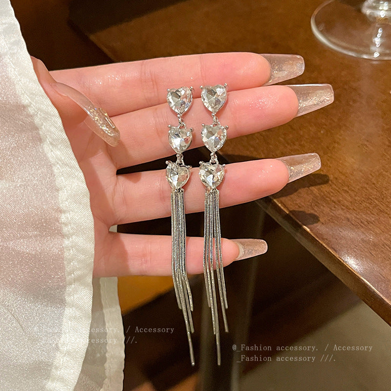 Women's long tassel earrings with high-end and sparkling diamond heart-shaped earrings