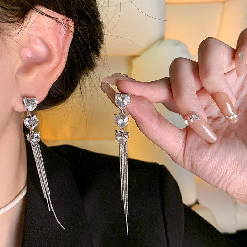 Women's long tassel earrings with high-end and sparkling diamond heart-shaped earrings