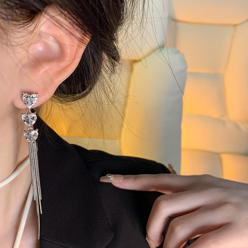Women's long tassel earrings with high-end and sparkling diamond heart-shaped earrings