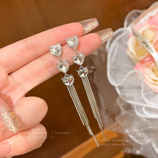 Women's long tassel earrings with high-end and sparkling diamond heart-shaped earrings