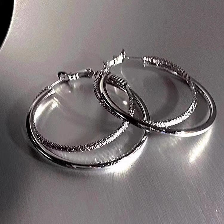 Cool and elegant earrings for women
