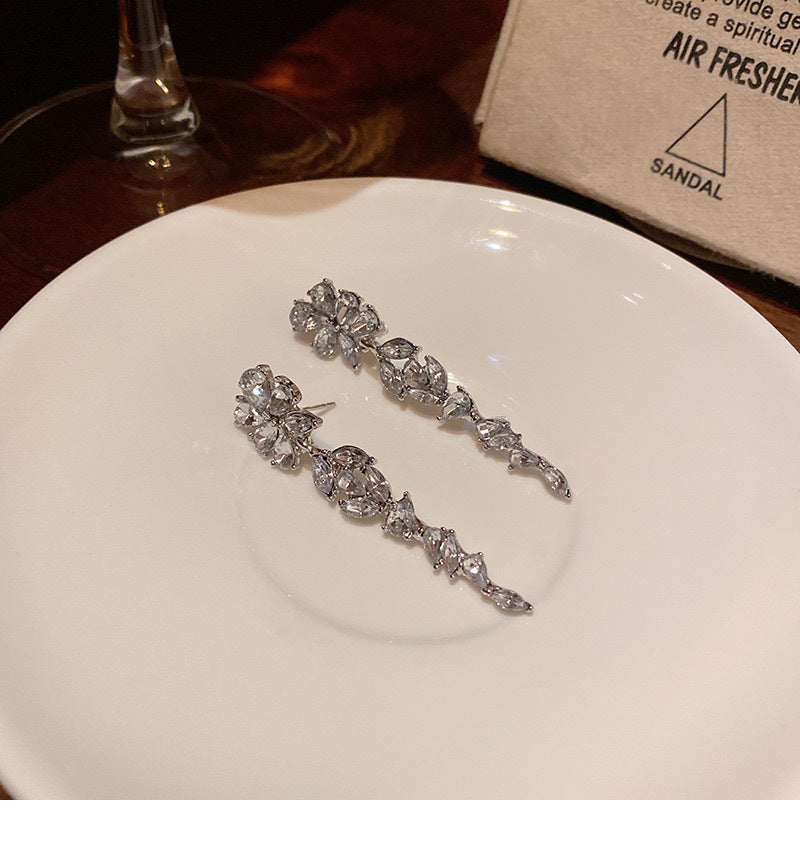 Heavy-duty flash zircon light luxury niche super flash flower earrings