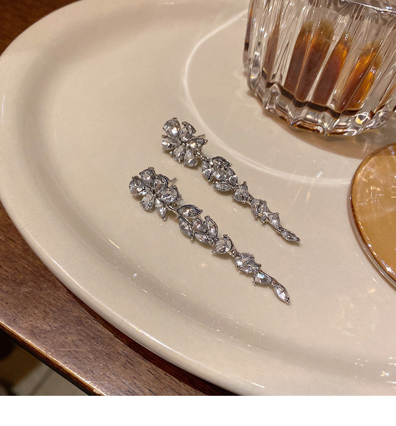 Heavy-duty flash zircon light luxury niche super flash flower earrings
