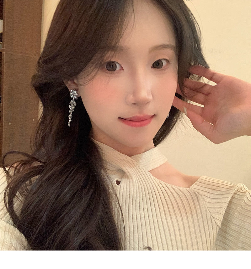 Heavy-duty flash zircon light luxury niche super flash flower earrings