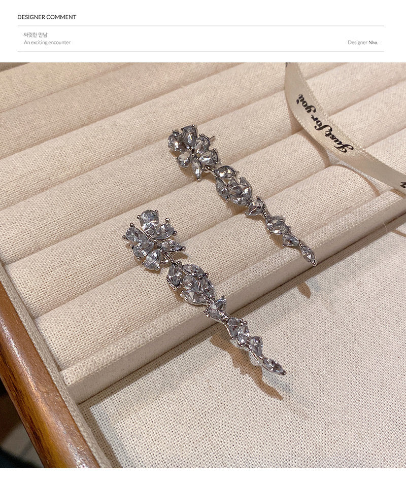 Heavy-duty flash zircon light luxury niche super flash flower earrings