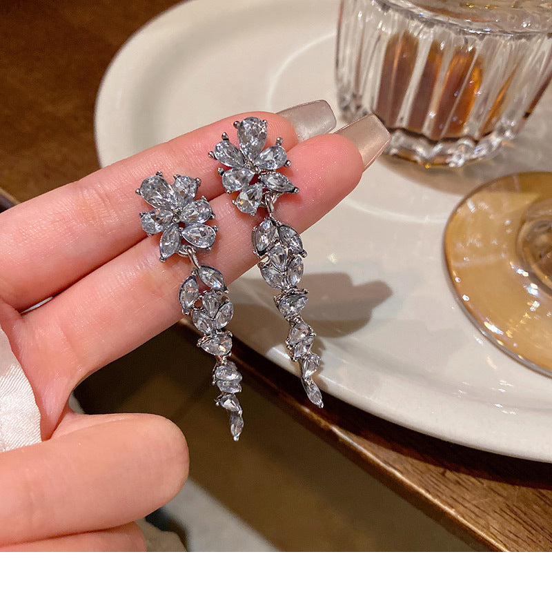 Heavy-duty flash zircon light luxury niche super flash flower earrings