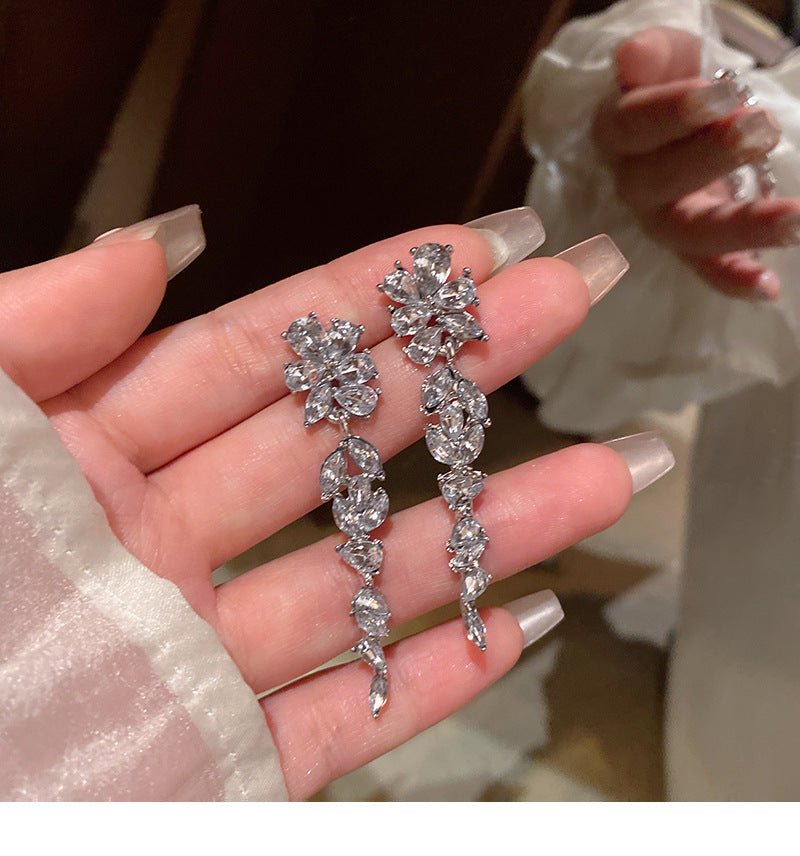 Heavy-duty flash zircon light luxury niche super flash flower earrings