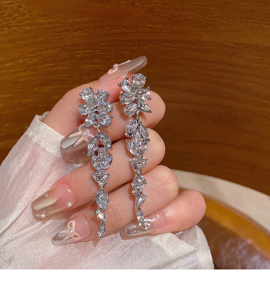 Heavy-duty flash zircon light luxury niche super flash flower earrings
