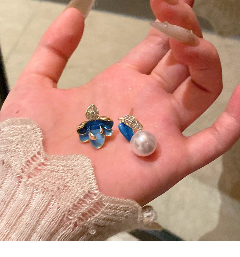 Asymmetrical drop-shaped flower earrings in enamel, set with diamonds and pearls