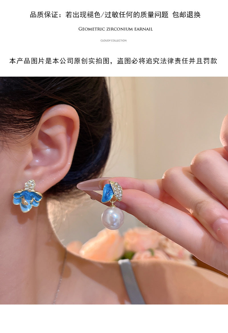 Asymmetrical drop-shaped flower earrings in enamel, set with diamonds and pearls
