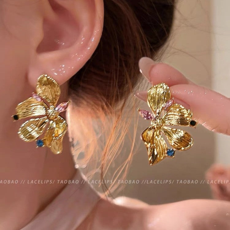Cool and elegant earrings for women