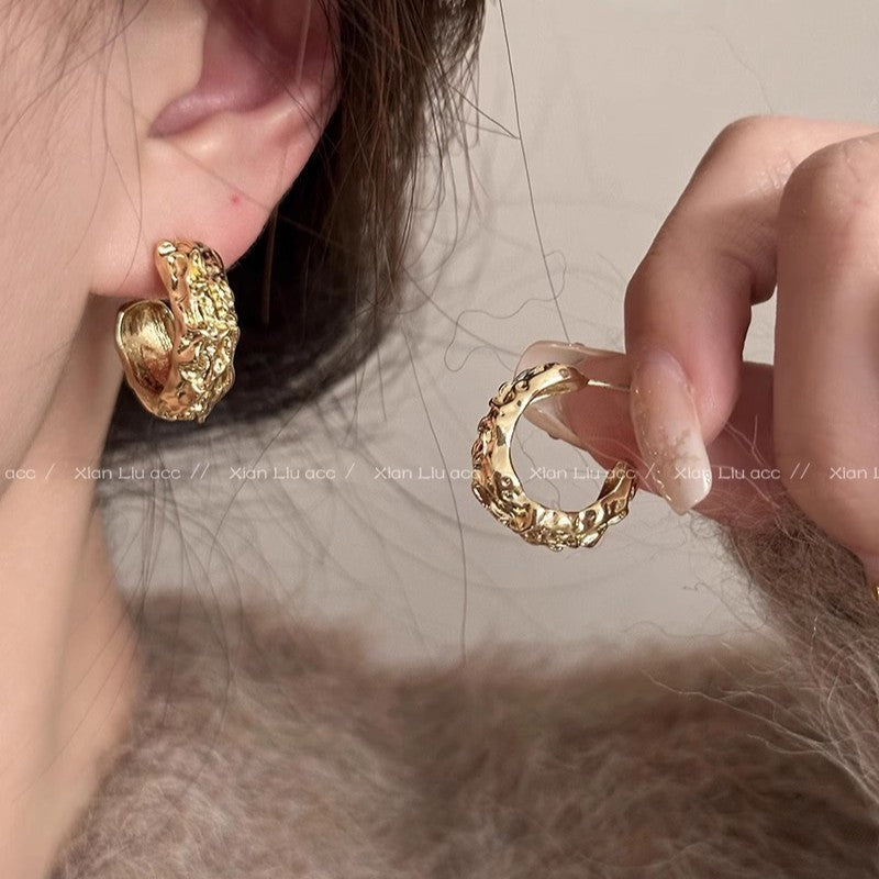 Cool and elegant earrings for women