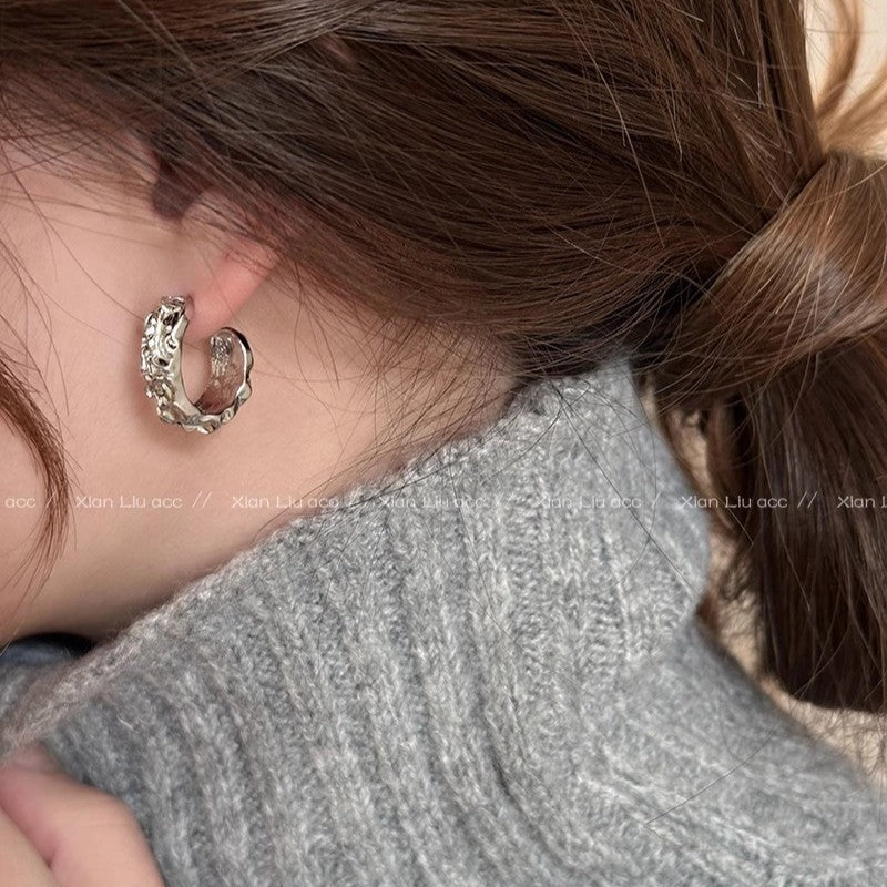 Cool and elegant earrings for women