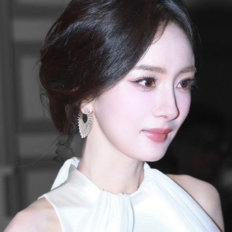 Cool and elegant earrings for women