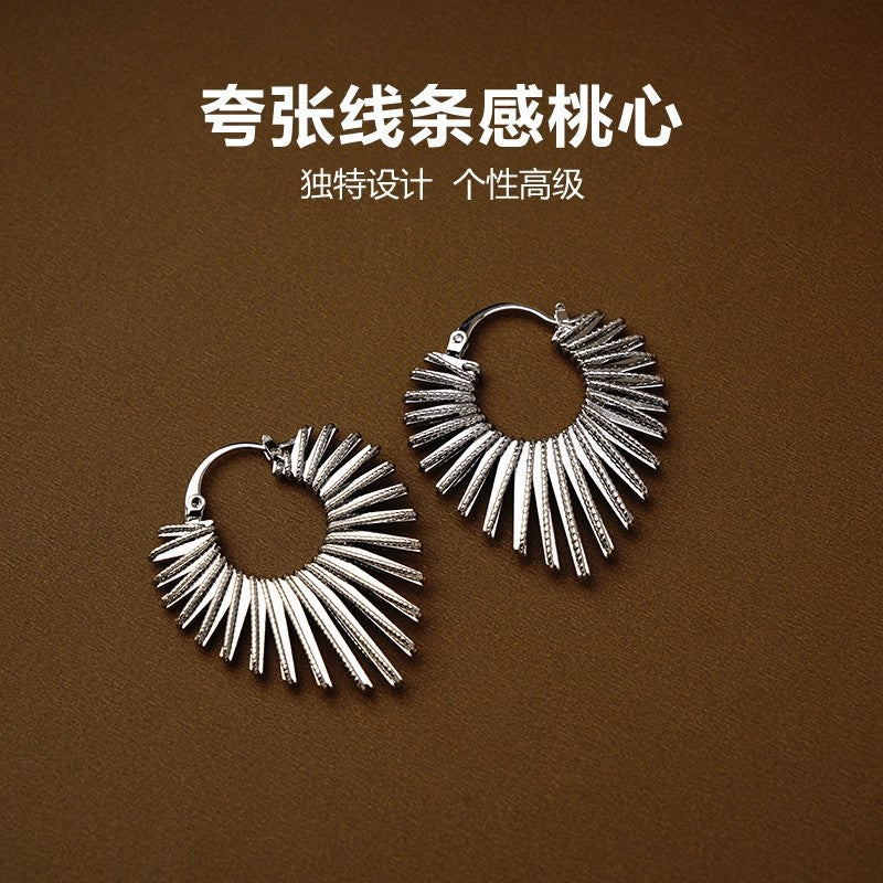 Cool and elegant earrings for women