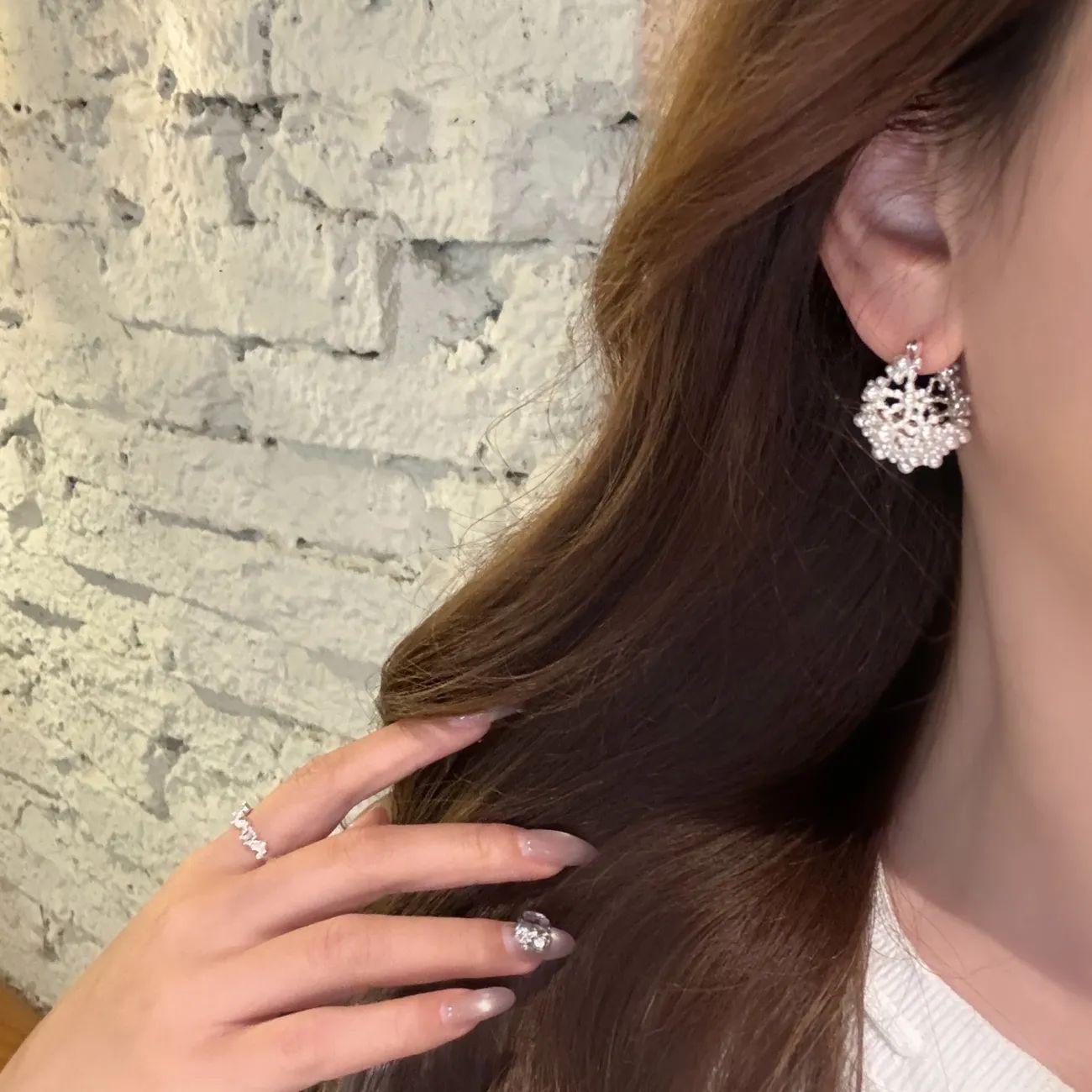Sweet and elegant hollow lace flower earrings