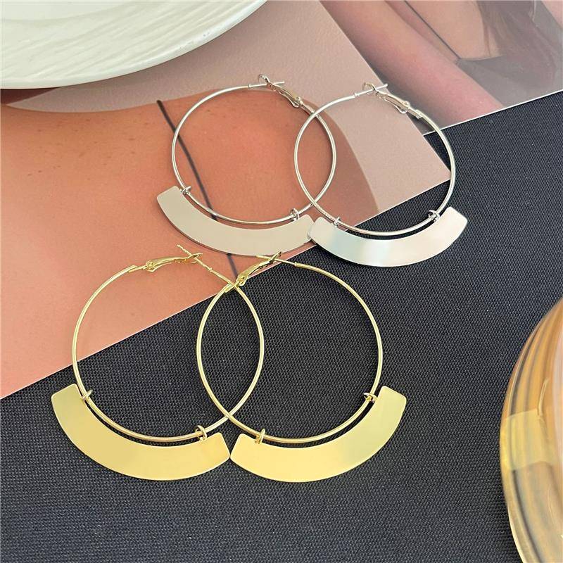 Cool and elegant earrings for women