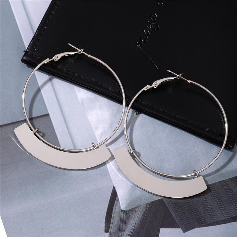 Cool and elegant earrings for women
