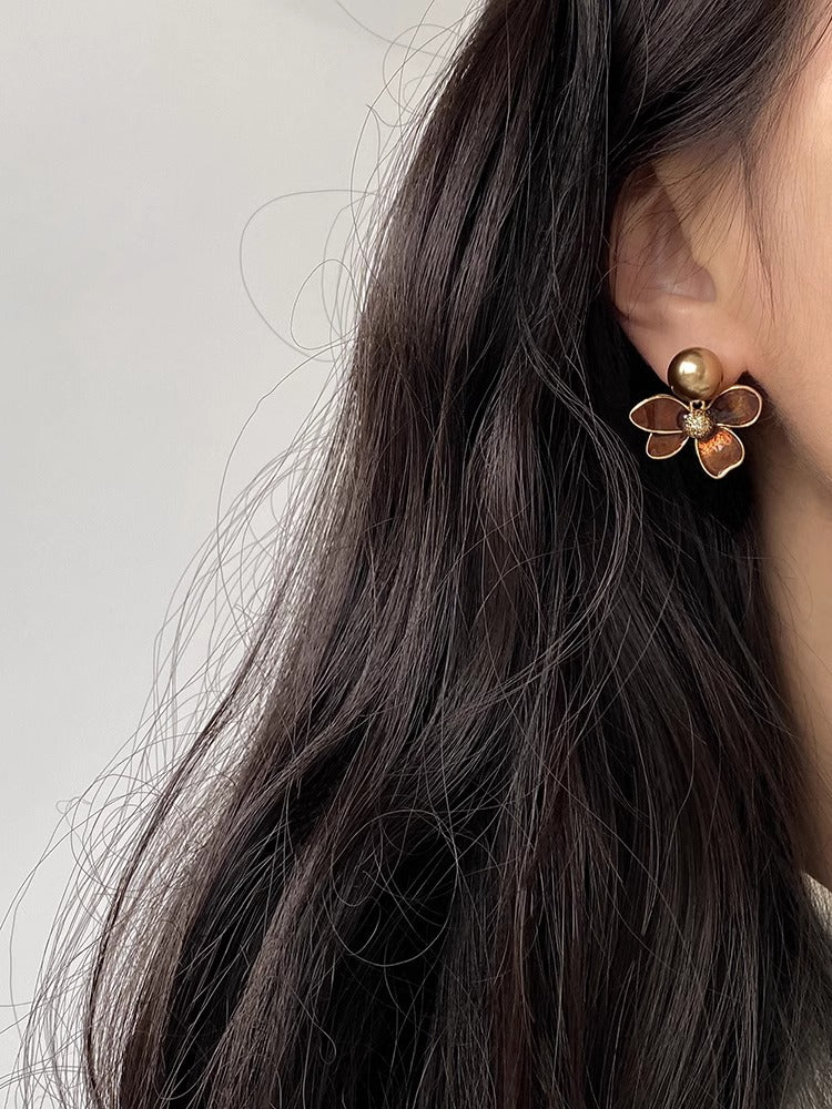 Cool and elegant earrings for women