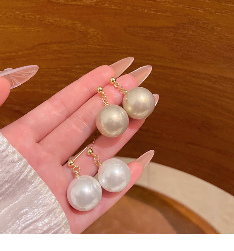 Elegant large pearl popular style simple high-end lady earrings