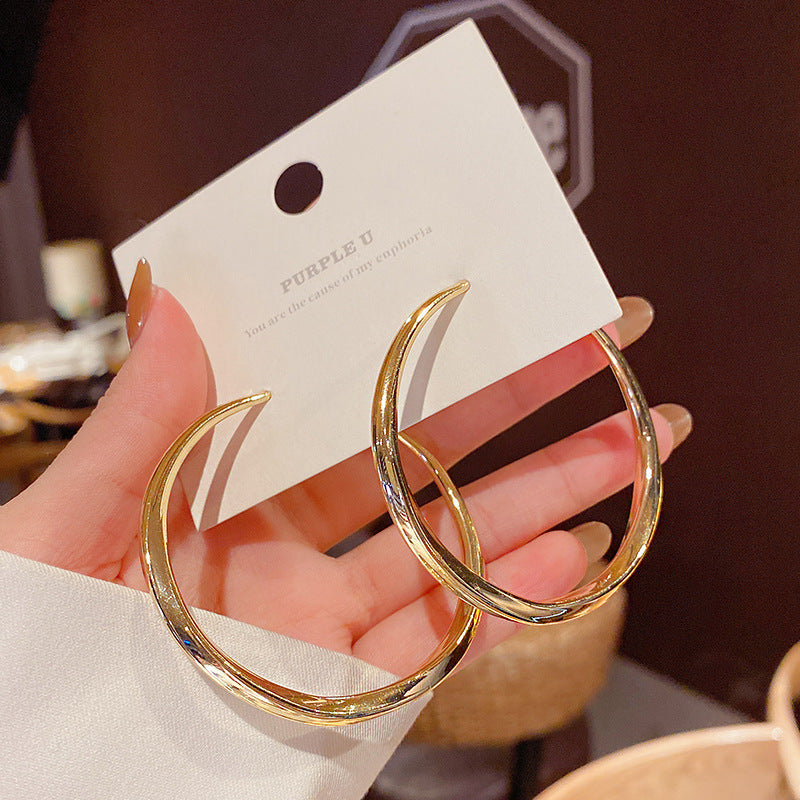 Cool and elegant earrings for women