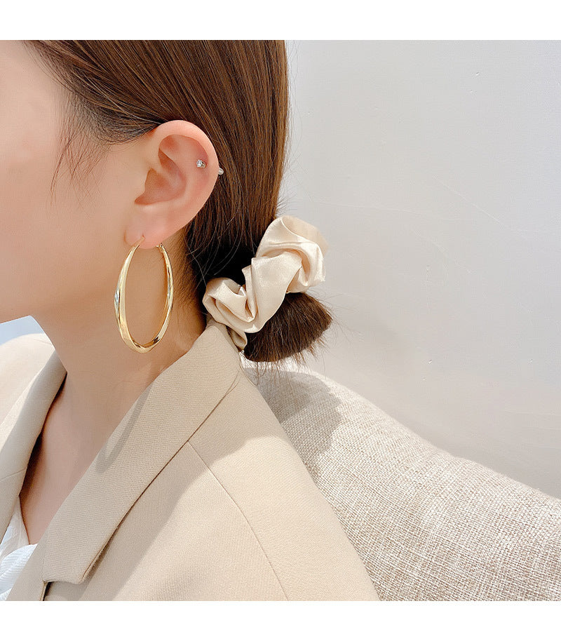 Cool and elegant earrings for women
