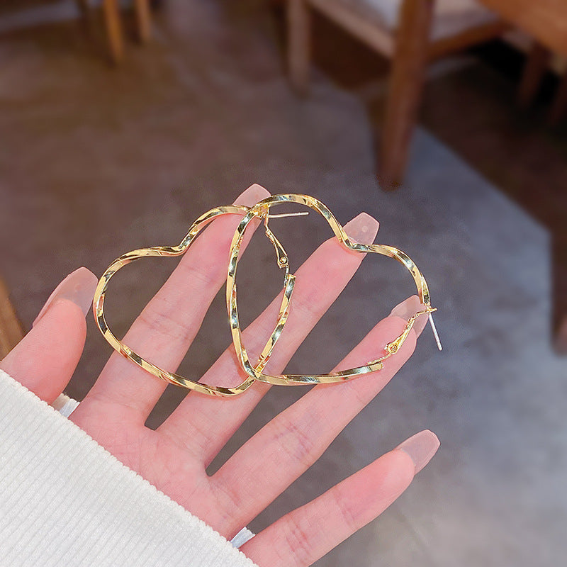 Cool and elegant earrings for women