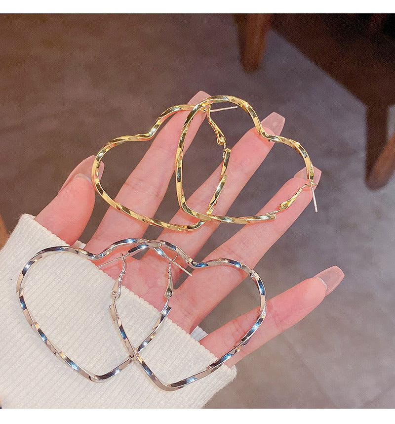 Cool and elegant earrings for women