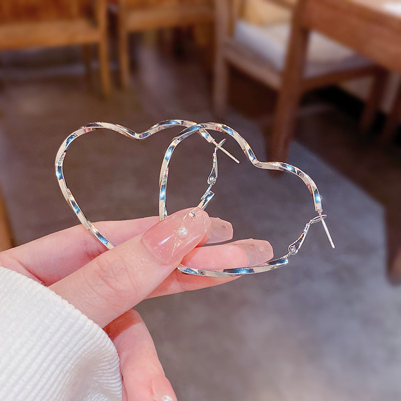 Cool and elegant earrings for women