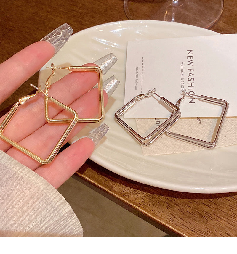 Cool and elegant earrings for women