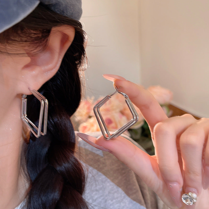 Cool and elegant earrings for women