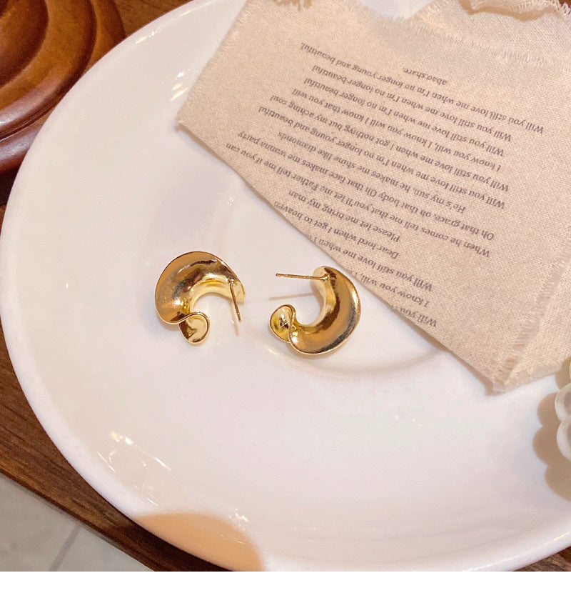 Cool and elegant earrings for women