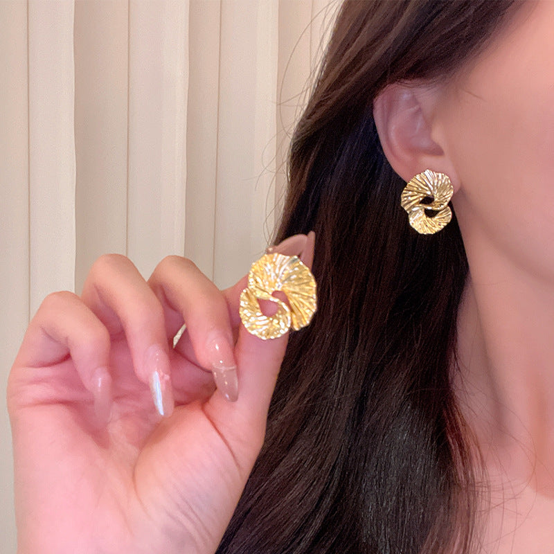 Cool and elegant earrings for women