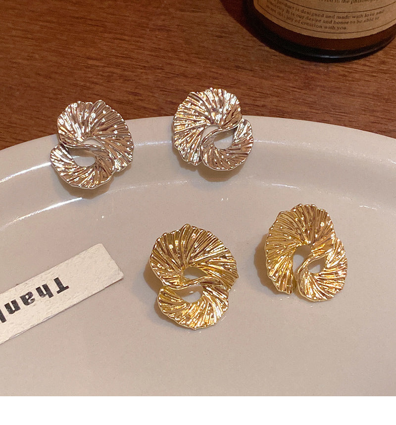 Cool and elegant earrings for women