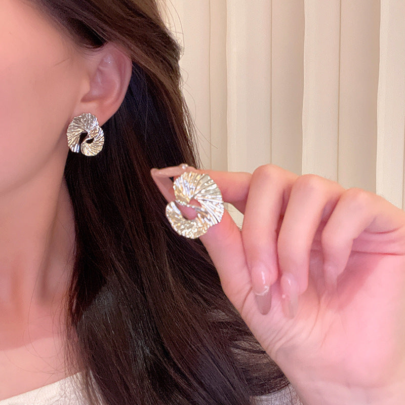 Cool and elegant earrings for women