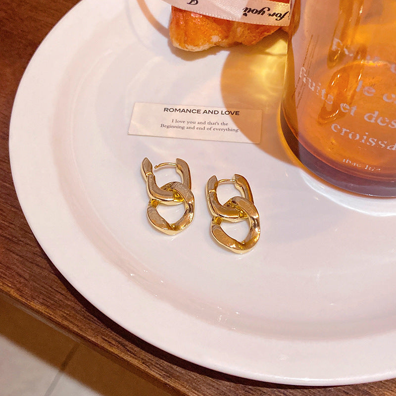 Cool and elegant earrings for women