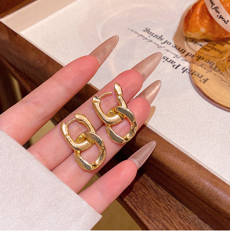 Cool and elegant earrings for women