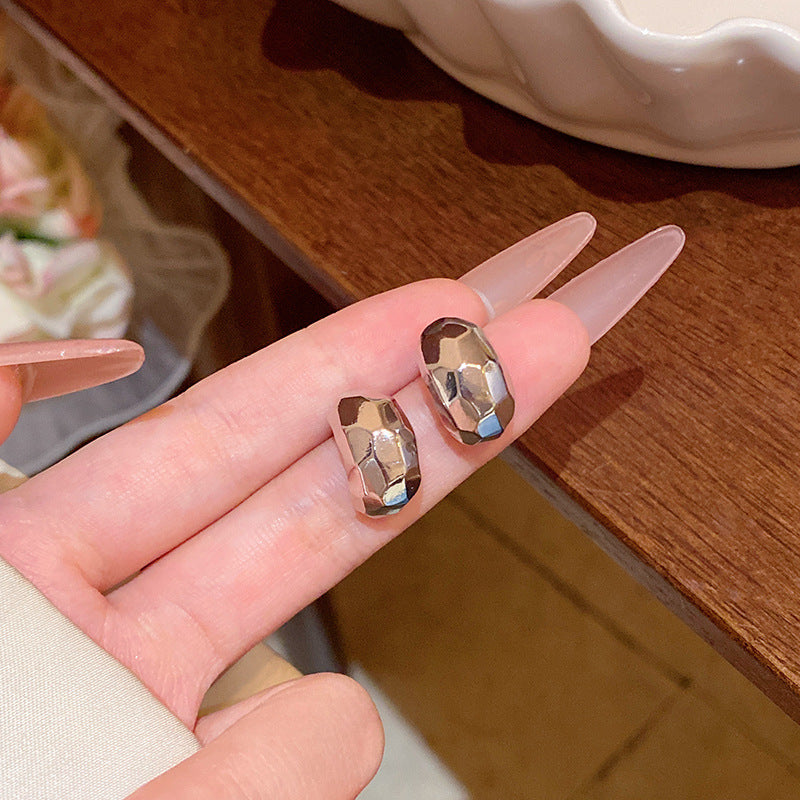 Cool and elegant earrings for women