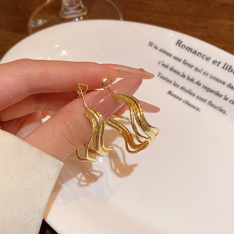 Cool and elegant earrings for women